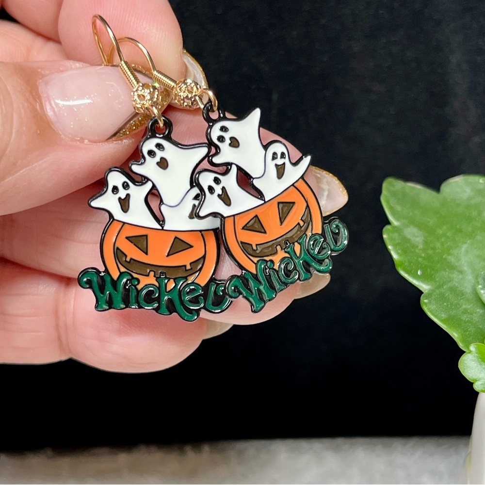 🎃Cute ghost Halloween pumpkin with WICKED Script earrings-gold and black